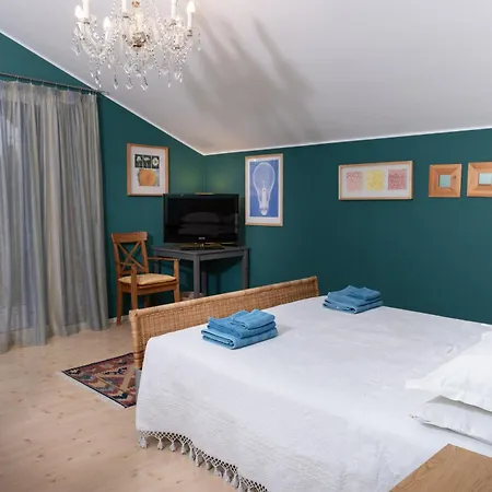 Rosa Tea Bed & Breakfast *