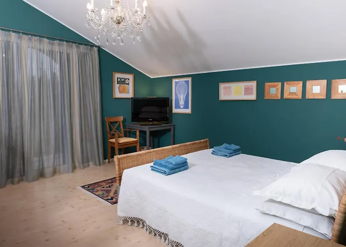 Rosa Tea Bed & Breakfast *